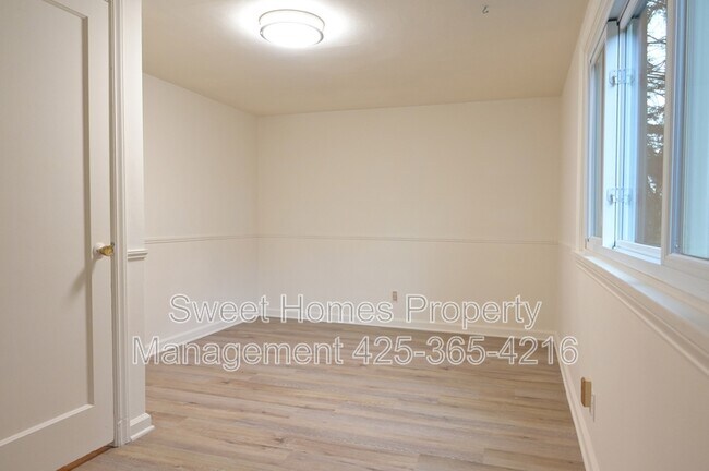 Building Photo - 1338 N 152nd St