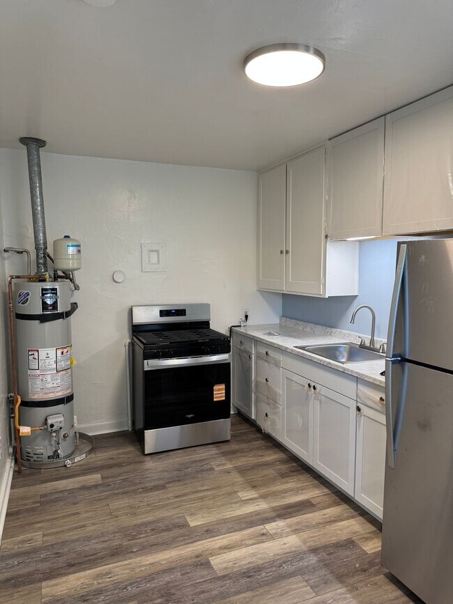 Building Photo - 316 Columbia Dr SE