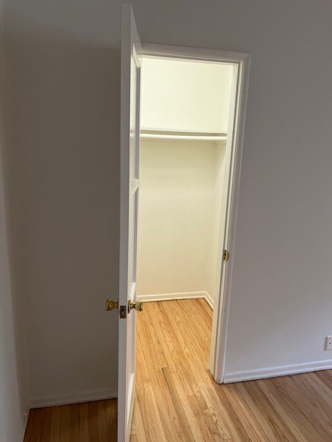 Building Photo - 3155 S Barrington Ave