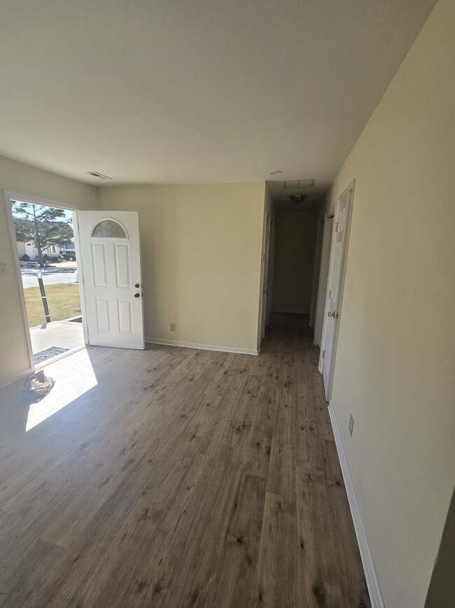 Building Photo - 198 Walnut Creek Ln