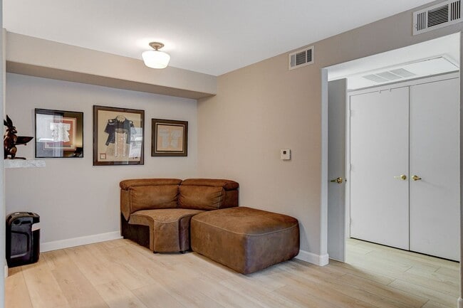 Building Photo - Chic & Convenient: Your Ground-Level Condo Retreat in Silverado Ranch