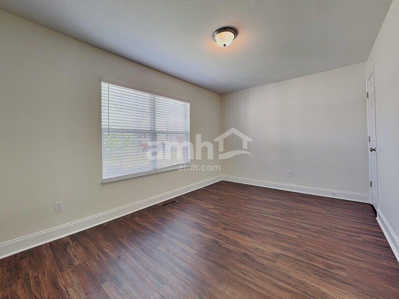 Building Photo - 5412 Singh Ln