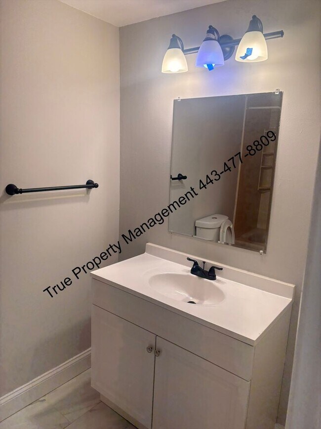 Building Photo - Cozy 2 Bedroom Home in West Baltimore