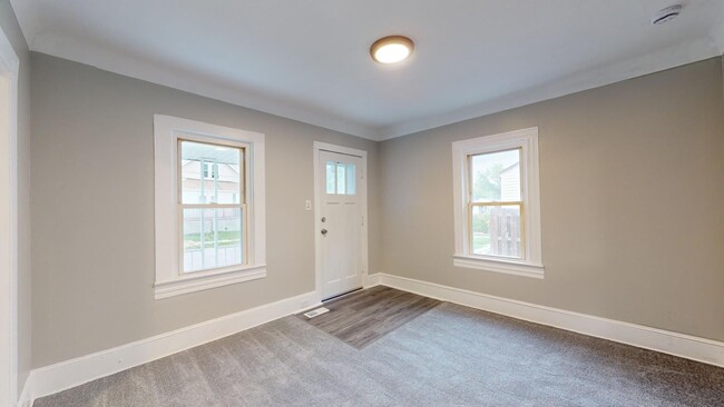 Building Photo - 1st Month Free! Renovated 3 bedroom home n...