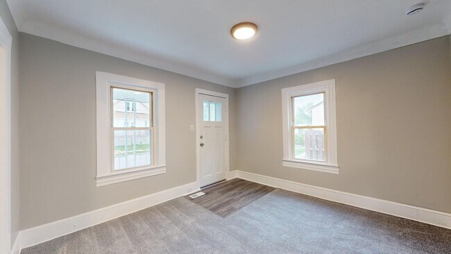 Building Photo - Renovated 3 bedroom home near the Airport