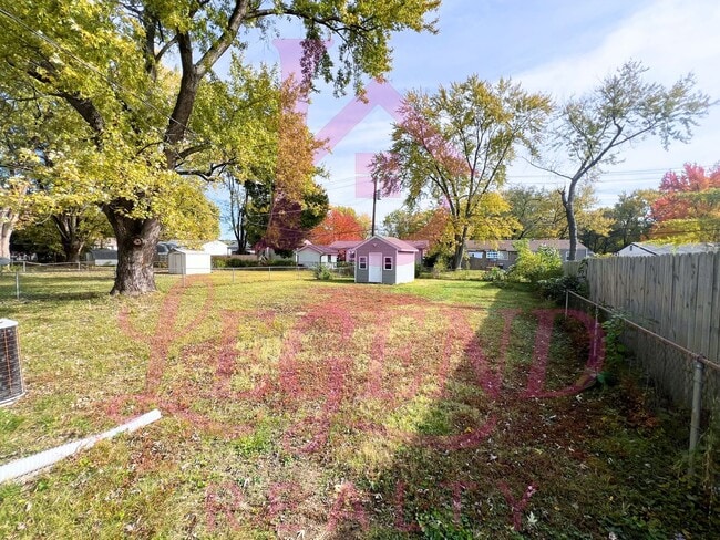 Building Photo - Move-In Ready 2-Bedroom Gem in Florissant