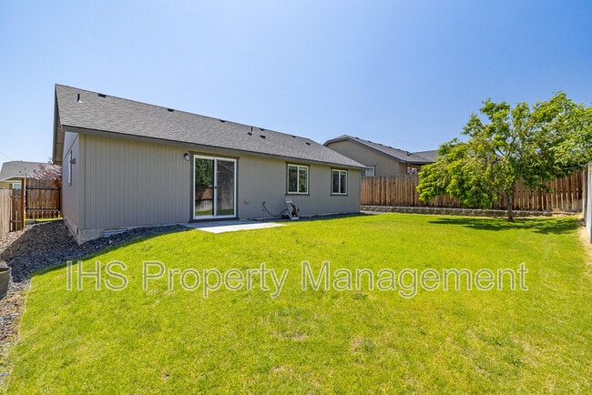 Building Photo - 9340 W 9th Pl