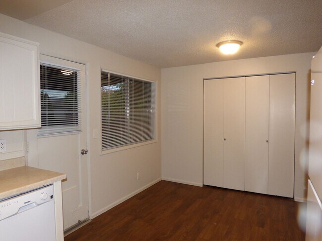 Building Photo - 3 bed 1 bath House