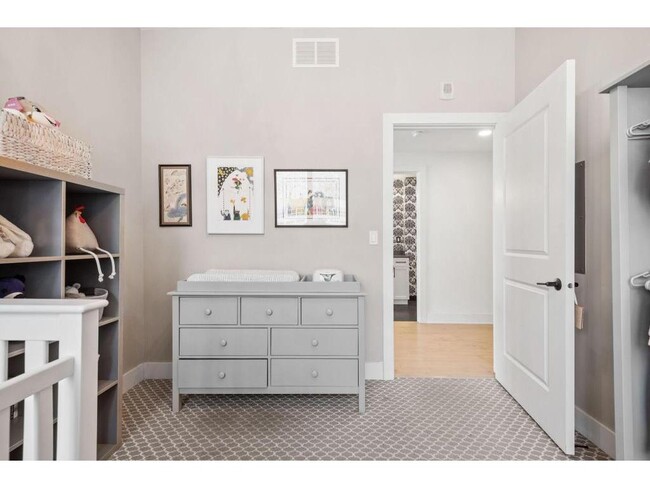 Building Photo - 740 Portland Ave