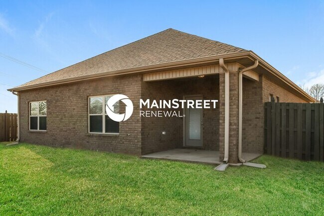 Building Photo - 4 Bedroom Pet-Friendly Home in Huntsville, AL with Main Street Renewal
