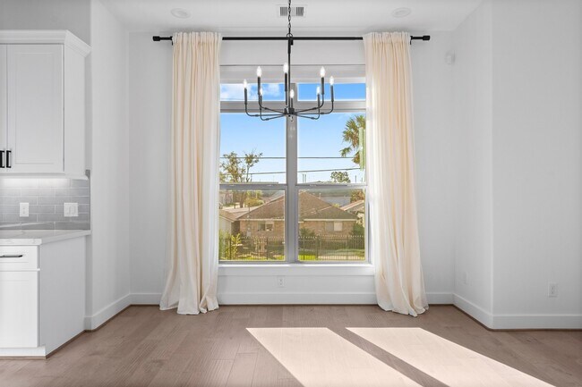 Building Photo - 1602 Chestnut St