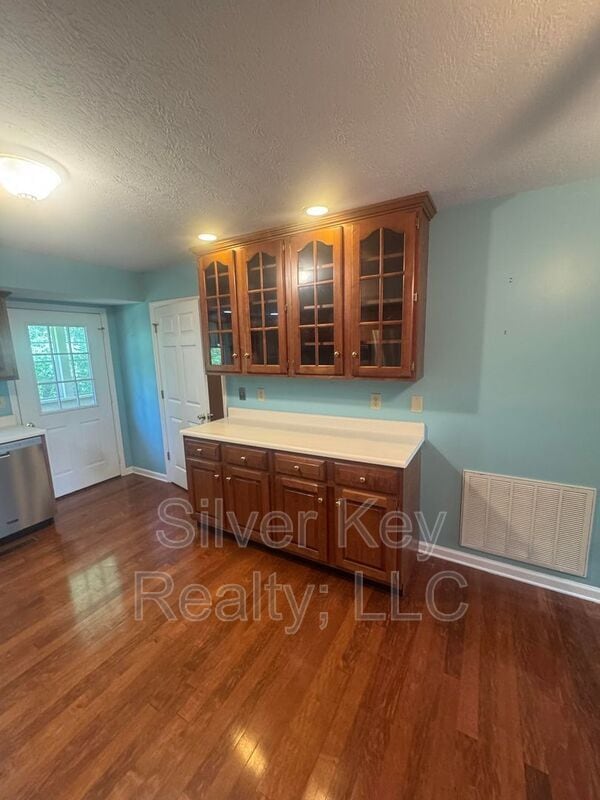 Building Photo - 136 S Matlock Ave