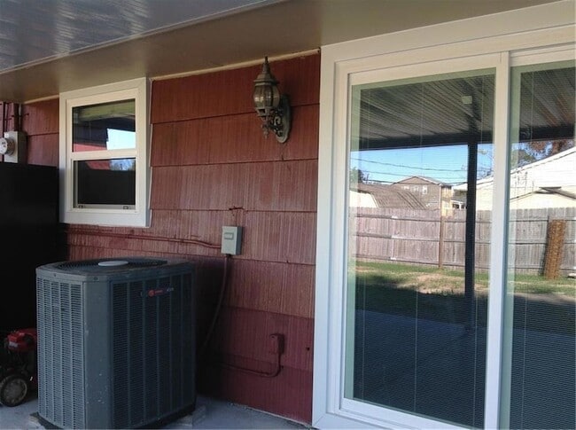 Building Photo - 5801 Rosalie Ct