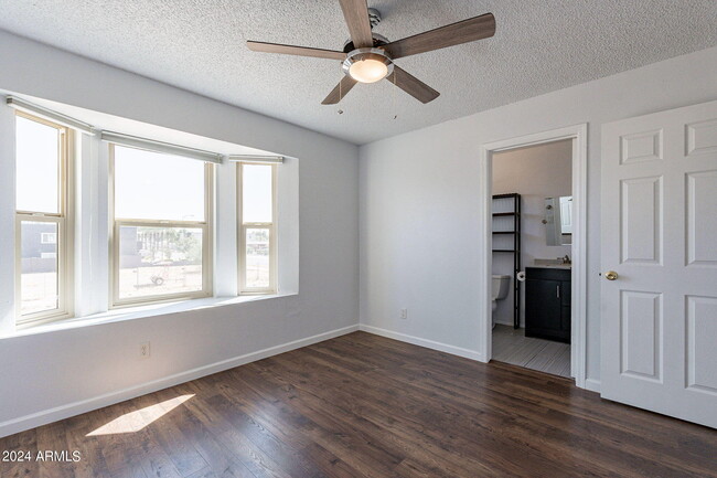 Building Photo - 820 W University Dr