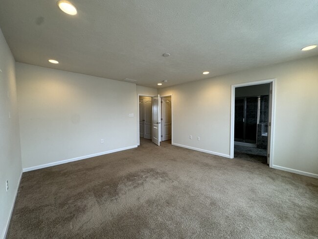 Building Photo - 3339 Sun Ct