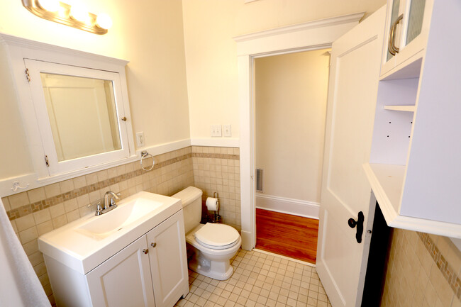 Bathroom. - 2934 Oakland Avenue