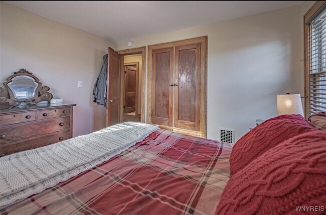 Building Photo - 118 Nassau Ave