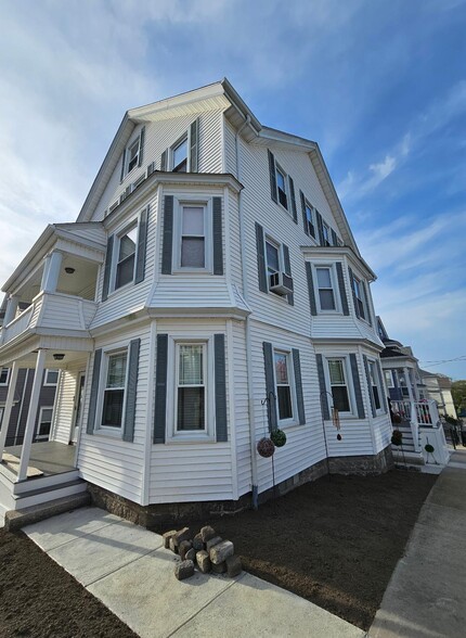 Building Photo - 362 Pearce St