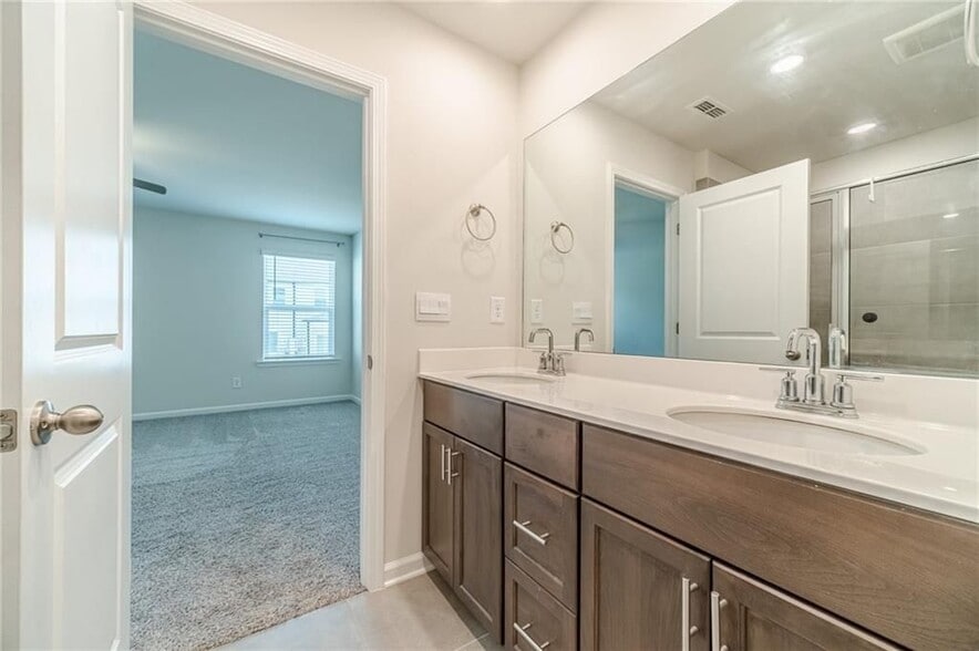 Building Photo - 1412 Villageside Ct