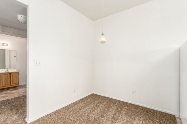 Building Photo - HCVP considered!  SAHARA & SLOAN AREA/ GAT...