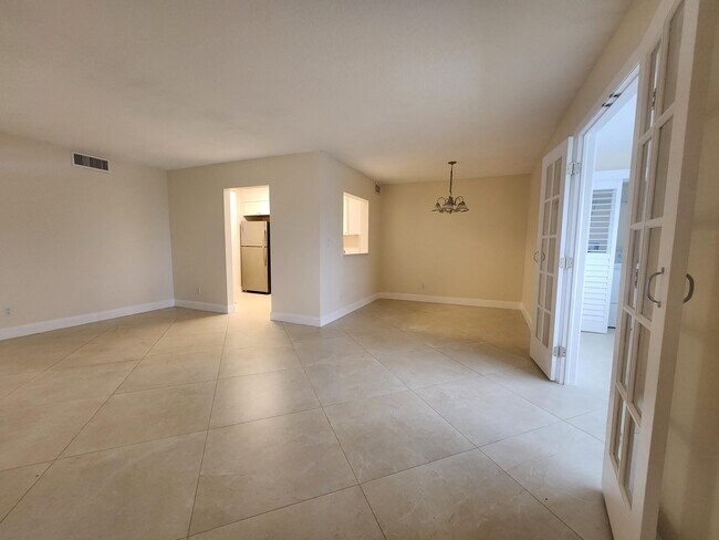 Building Photo - 3178 Via Poinciana