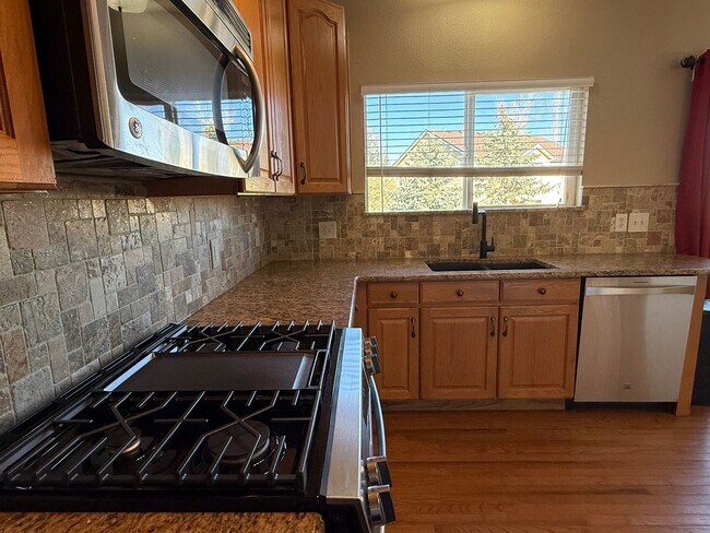 Building Photo - Beautiful 3 Bed / 3 Bath Home in Desirable D49!