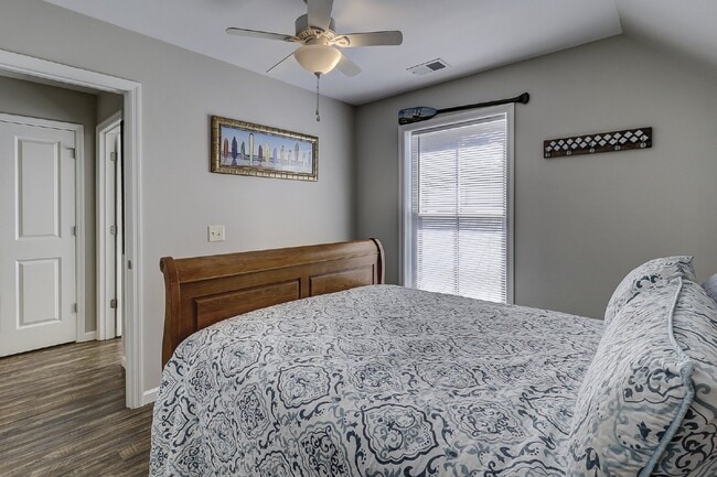 Building Photo - Old Town Bluffton Furnished Apartment!