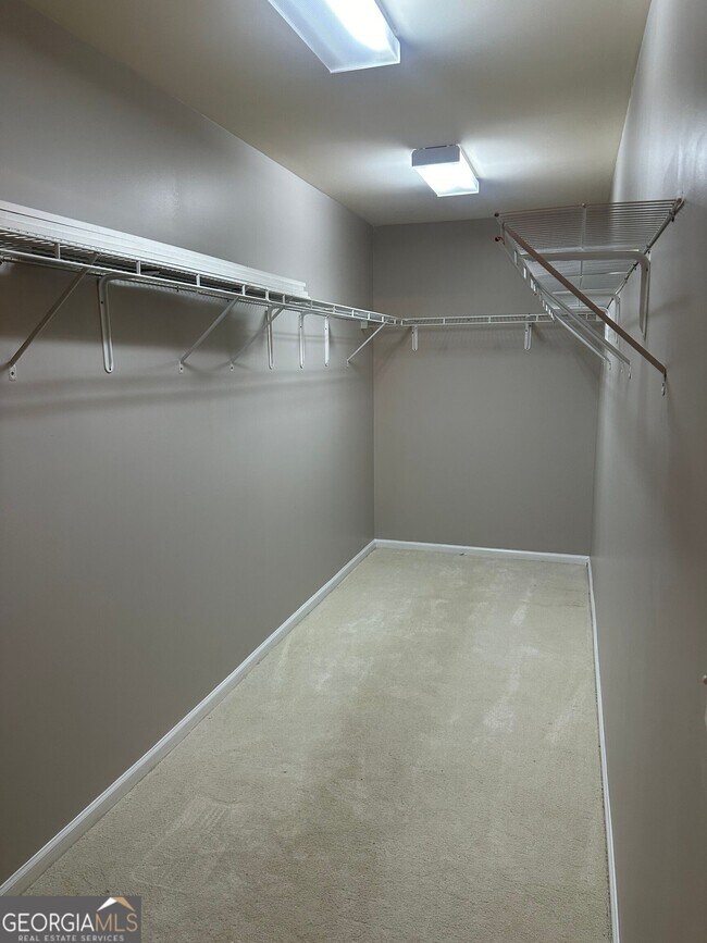 Building Photo - 711 Pine Grove Cir