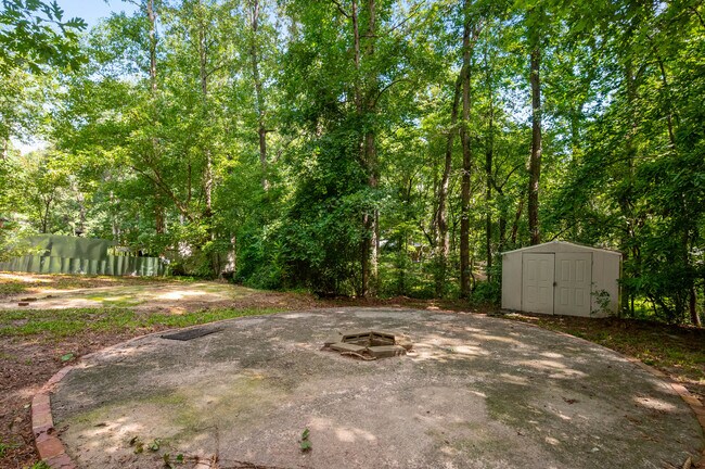 Building Photo - 305 Dearing Dr
