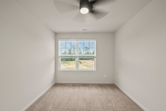 Building Photo - 2058 Gln Xing Dr