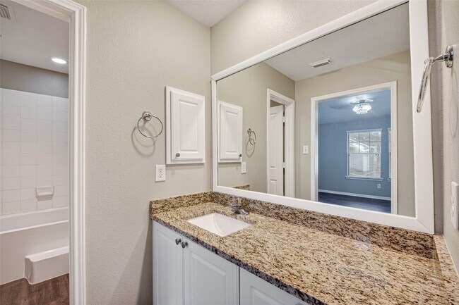 Building Photo - 77 Woodlily Pl