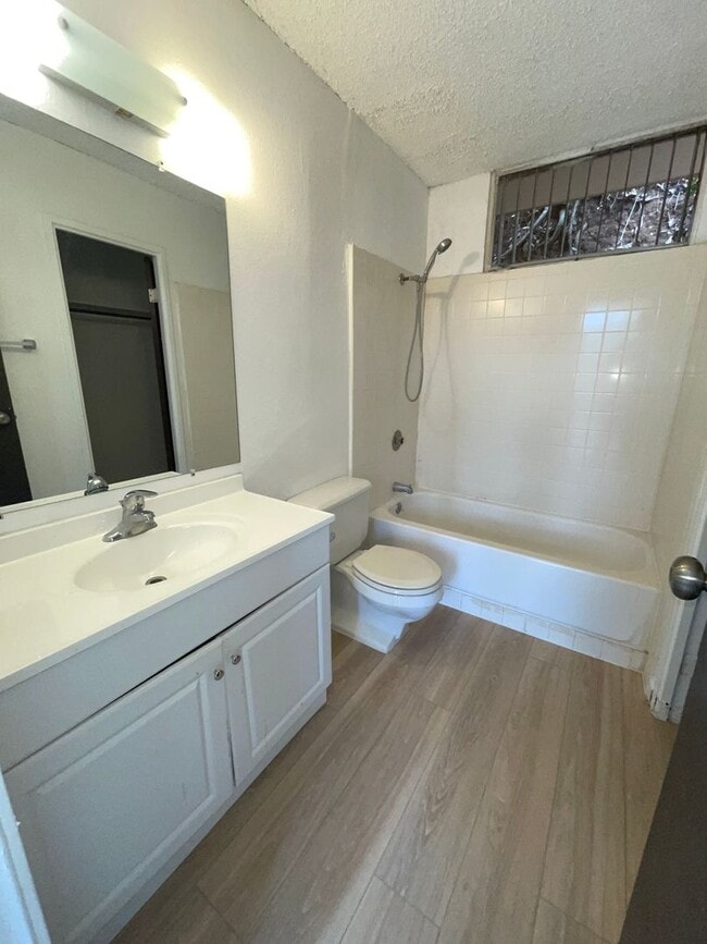 Building Photo - "Cathedral Point" Spacious Ground-Floor 1-...