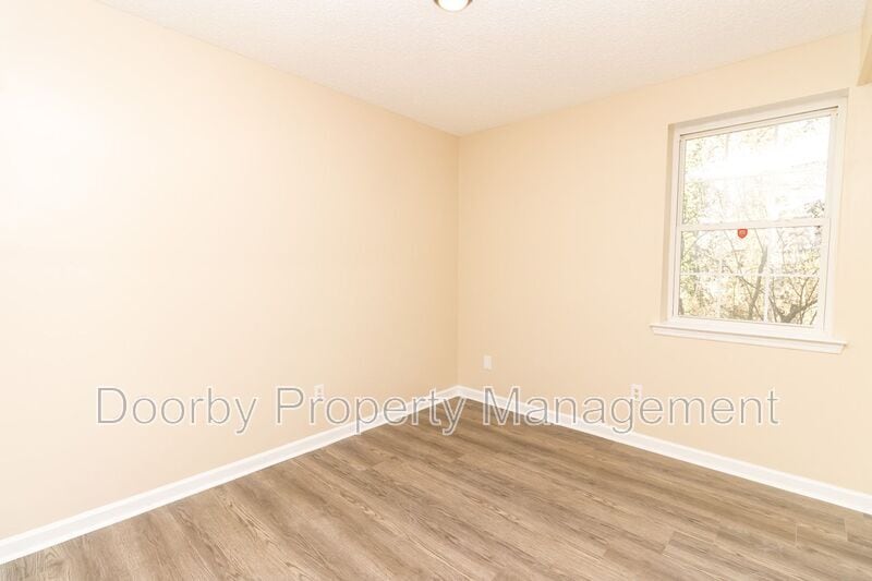 Building Photo - 2425 Ashmore Ave