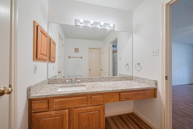 Building Photo - 1311 Antoine Dr