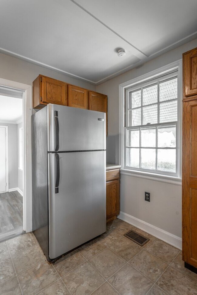 Building Photo - 3 Bedroom House in East Ridge!