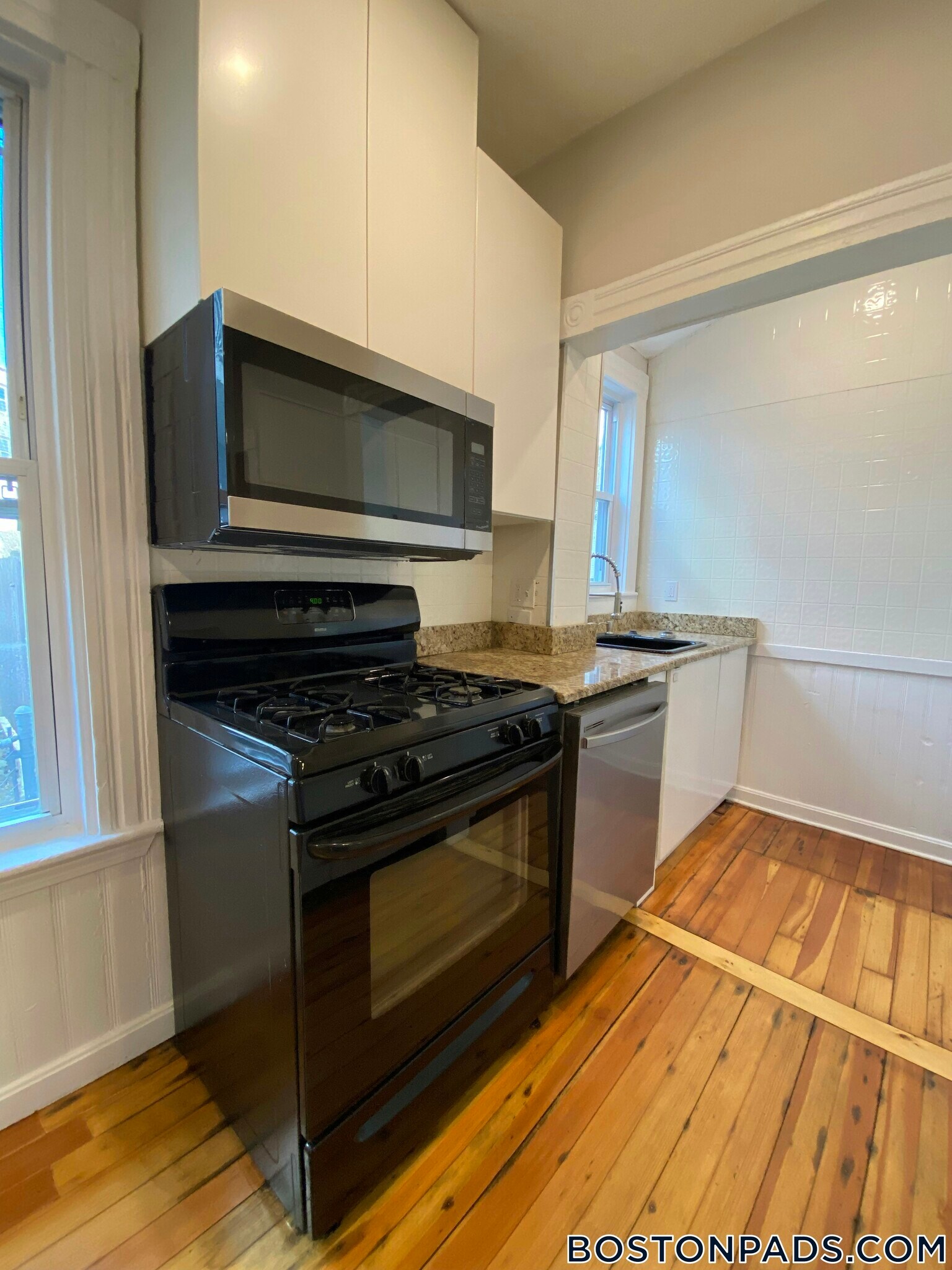Building Photo - 12 Buttonwood St