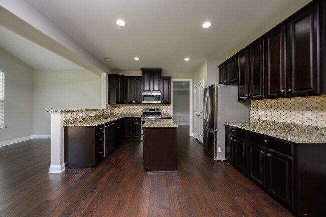 Building Photo - **RARE, EXECUTIVE HOME ON OVER HALF AN ACRE IN WILLIAMSON COUNTY BRENTWOOD ZONED FOR BRENTWOOD MI...