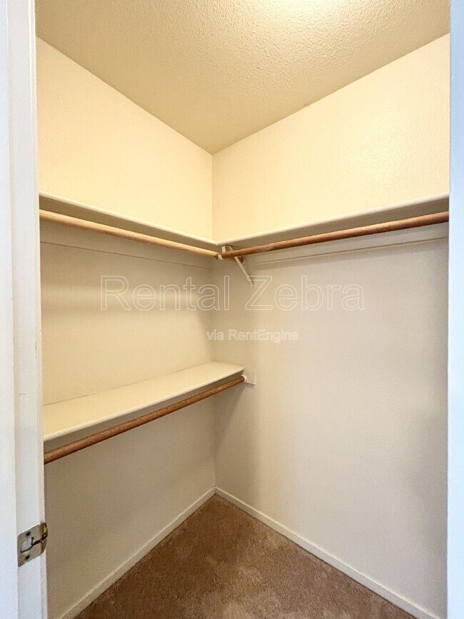 Building Photo - 3068 W Queens Cir