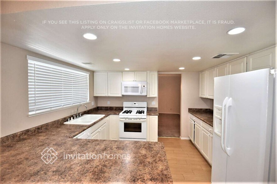Building Photo - 2235 Windsor Dr