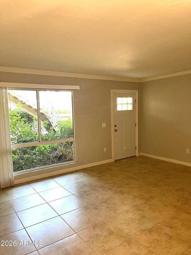 Building Photo - 6804 E 2nd St