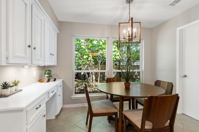 Building Photo - 1936 Foxtail Pl