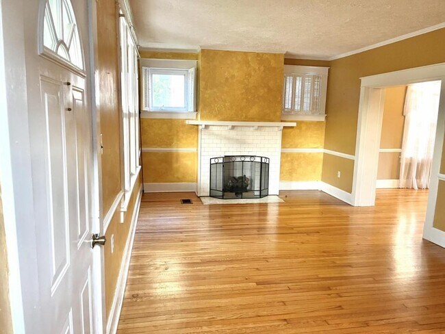 Building Photo - 1106 Country Club Rd