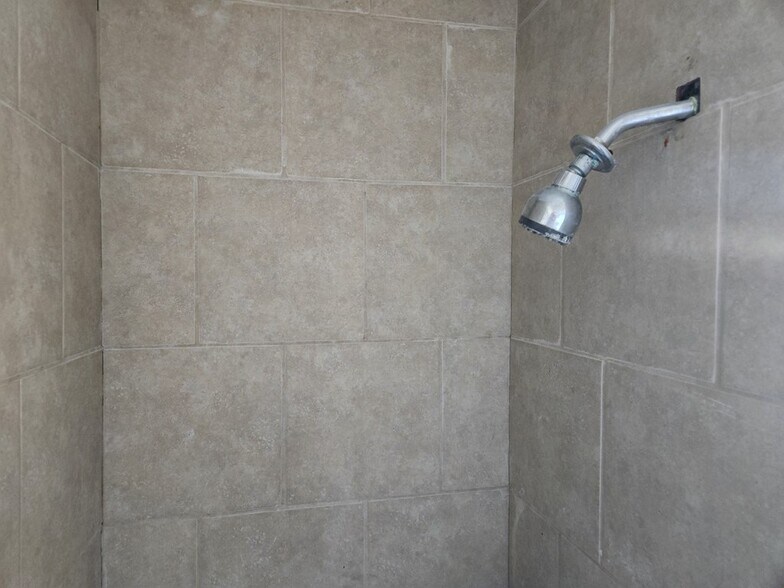 Building Photo - 407 W Mable St