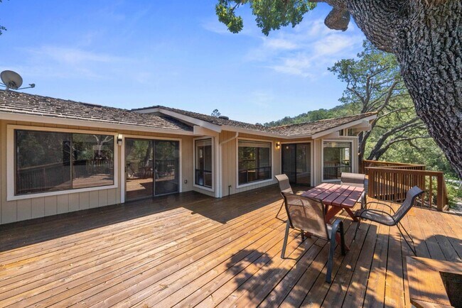 Building Photo - 7175 Red Holly Ct