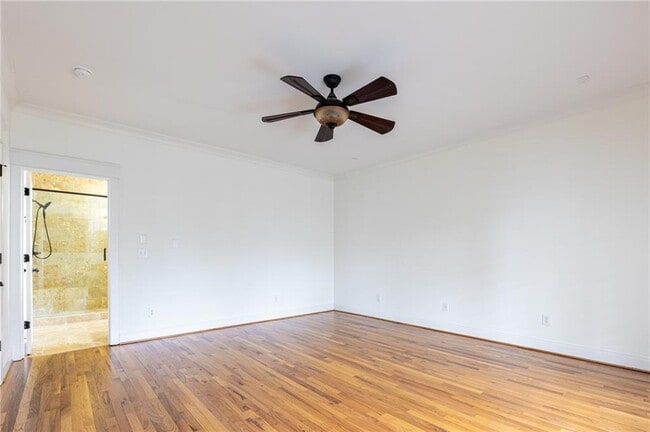 Building Photo - 2288 Oakview Rd NE