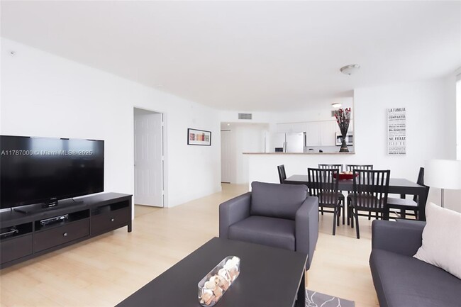 Building Photo - 1155 Brickell Bay Dr