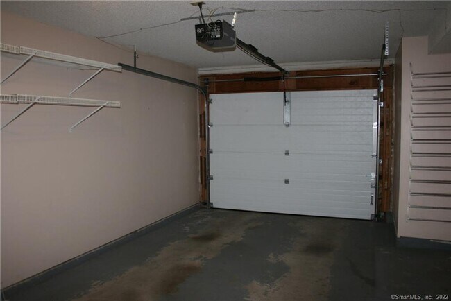 Building Photo - 92 Commodore Commons Ct