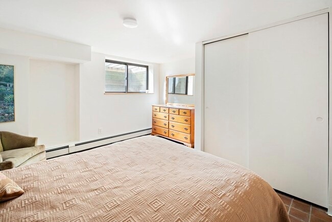 Building Photo - 58 Garden St