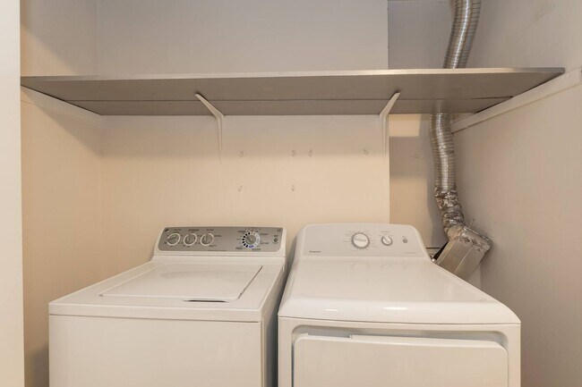 Building Photo - Fully Renovated 2BR Townhome-Style Condo – Available Now!