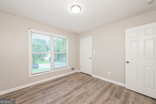 Building Photo - 2958 Quinbery Dr